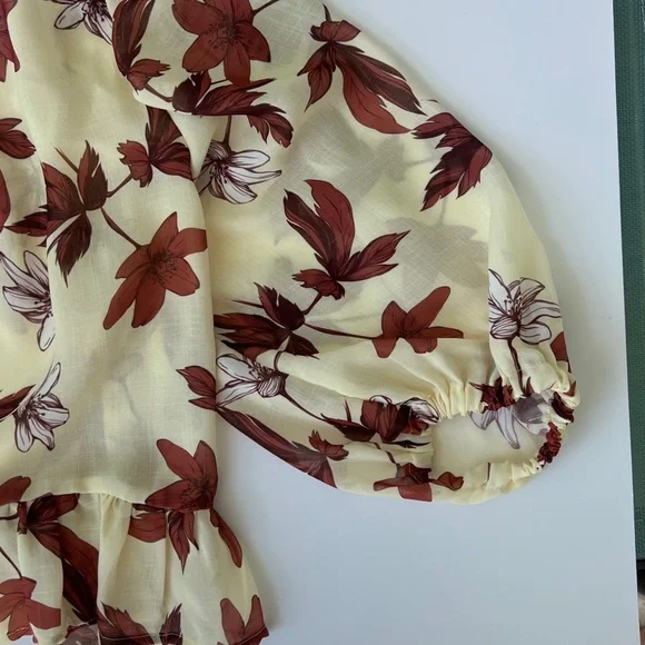 Review Moda Creme Floral Print Blouse by Review (Size M) - Picture 7 of 14
